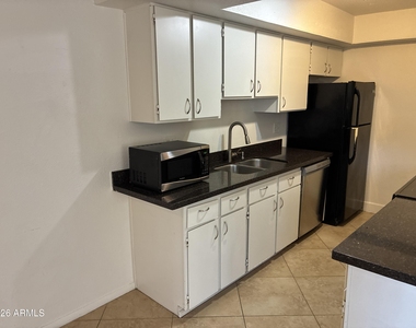 6009 W Townley Avenue - Photo Thumbnail 8