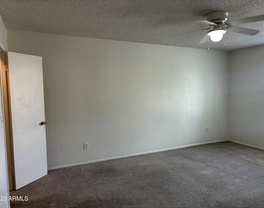 6009 W Townley Avenue - Photo Thumbnail 10