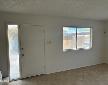 6009 W Townley Avenue - Photo Thumbnail 3