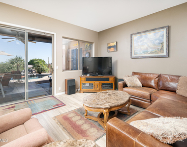 6037 W Robin Lane - Photo Thumbnail 4
