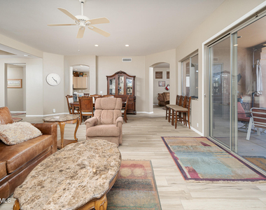6037 W Robin Lane - Photo Thumbnail 5