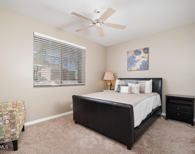 6037 W Robin Lane - Photo Thumbnail 14