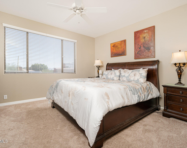 6037 W Robin Lane - Photo Thumbnail 2