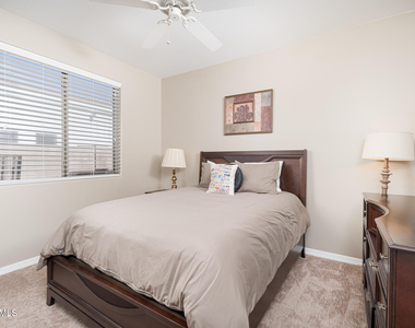 6037 W Robin Lane - Photo Thumbnail 16