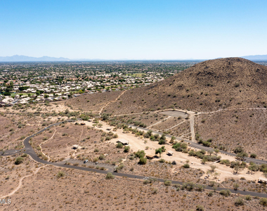 6037 W Robin Lane - Photo Thumbnail 31