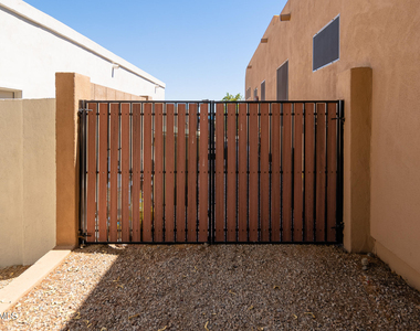6037 W Robin Lane - Photo Thumbnail 35