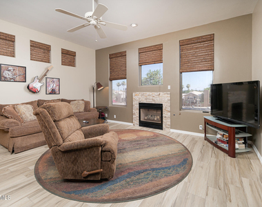 6037 W Robin Lane - Photo Thumbnail 11