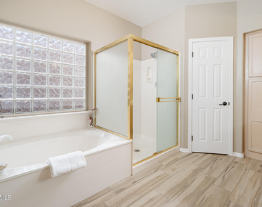 6037 W Robin Lane - Photo Thumbnail 3
