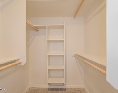 5006 W Torrey Pines Circle - Photo Thumbnail 8