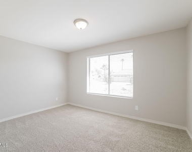 5006 W Torrey Pines Circle - Photo Thumbnail 9