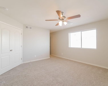 5006 W Torrey Pines Circle - Photo Thumbnail 6