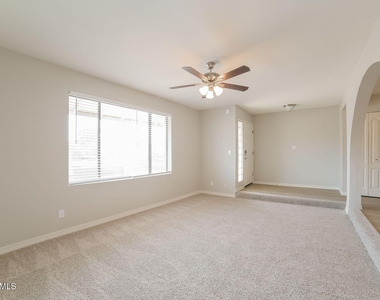 5006 W Torrey Pines Circle - Photo Thumbnail 4