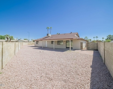 5006 W Torrey Pines Circle - Photo Thumbnail 14