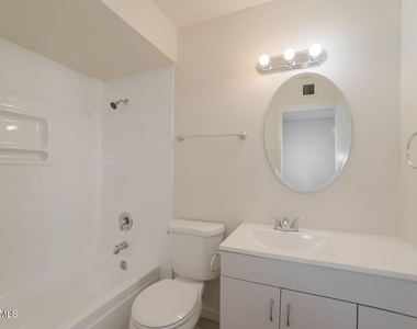 5006 W Torrey Pines Circle - Photo Thumbnail 12