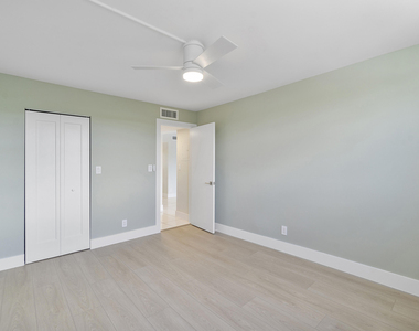 689 Ne 6th Court - Photo Thumbnail 10