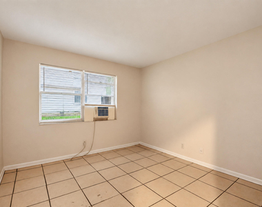 633 10th Street - Photo Thumbnail 6