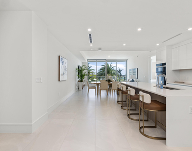 220 Lake Shore Drive - Photo Thumbnail 4