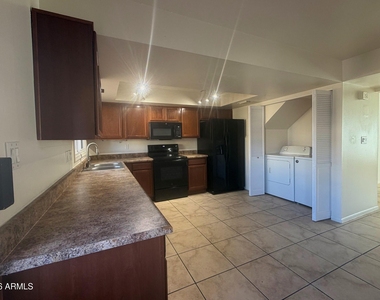4809 S Mill Avenue - Photo Thumbnail 2