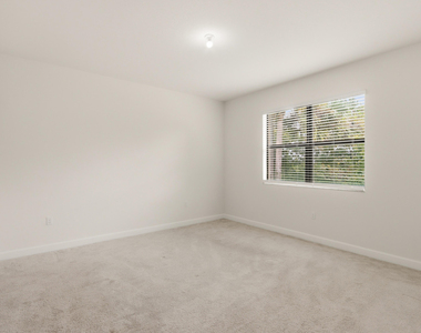 10021 W Villa Circle - Photo Thumbnail 11