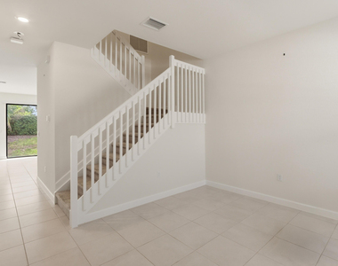 10021 W Villa Circle - Photo Thumbnail 4