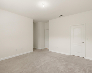 10021 W Villa Circle - Photo Thumbnail 15