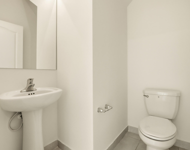 10021 W Villa Circle - Photo Thumbnail 10