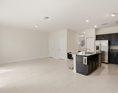 10021 W Villa Circle - Photo Thumbnail 9