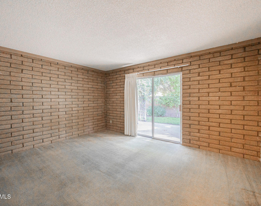 2219 W Morten Avenue - Photo Thumbnail 7