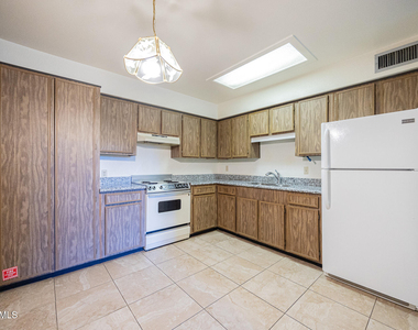 2219 W Morten Avenue - Photo Thumbnail 6