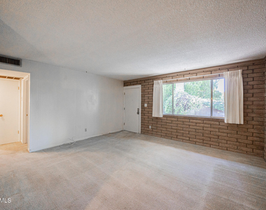 2219 W Morten Avenue - Photo Thumbnail 3