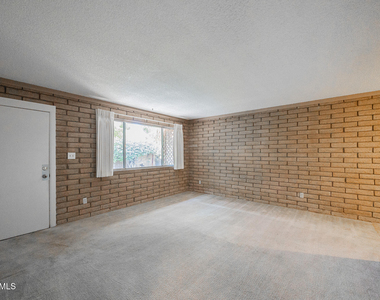 2219 W Morten Avenue - Photo Thumbnail 4