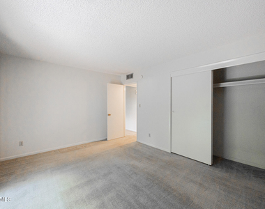 2219 W Morten Avenue - Photo Thumbnail 8
