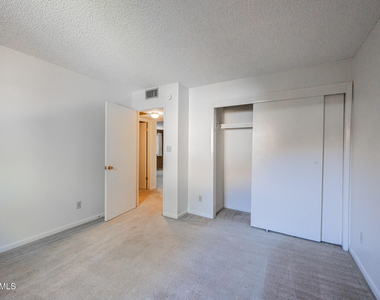 2219 W Morten Avenue - Photo Thumbnail 12