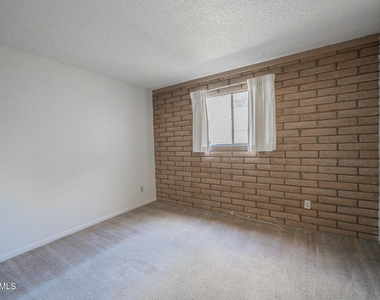 2219 W Morten Avenue - Photo Thumbnail 11
