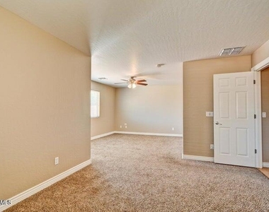 13726 W Peck Drive - Photo Thumbnail 10