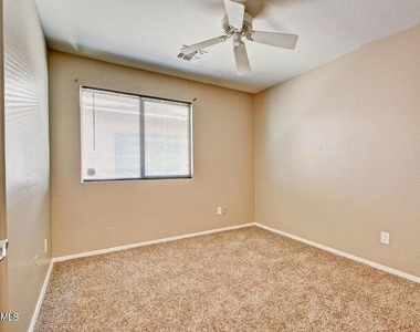 13726 W Peck Drive - Photo Thumbnail 6