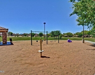 13726 W Peck Drive - Photo Thumbnail 12