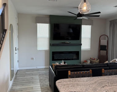 21083 N 58th Way - Photo Thumbnail 5
