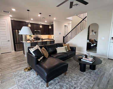 21083 N 58th Way - Photo Thumbnail 3