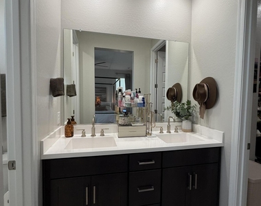 21083 N 58th Way - Photo Thumbnail 16