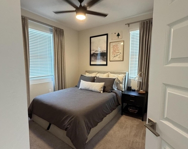 21083 N 58th Way - Photo Thumbnail 23