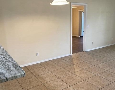 1201 Se Parkview Place - Photo Thumbnail 10