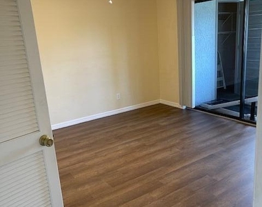 1201 Se Parkview Place - Photo Thumbnail 13