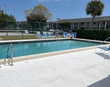 1201 Se Parkview Place - Photo Thumbnail 2