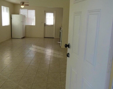 11232 N 15th Lane - Photo Thumbnail 2