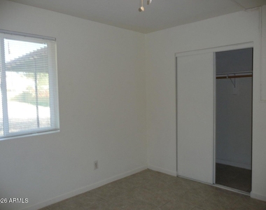11232 N 15th Lane - Photo Thumbnail 4