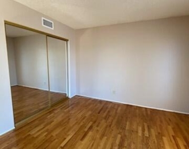 8750 W Grovers Avenue - Photo Thumbnail 16