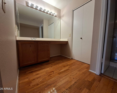 8750 W Grovers Avenue - Photo Thumbnail 21