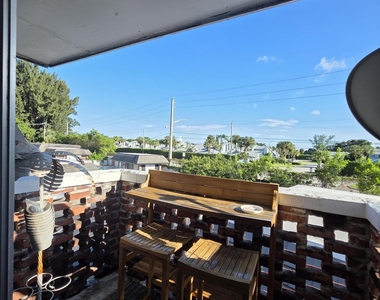 415 Pine Tree Court - Photo Thumbnail 29
