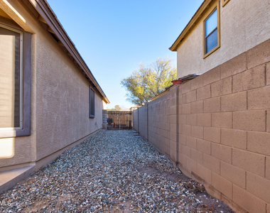 13643 W Country Gables Drive - Photo Thumbnail 36